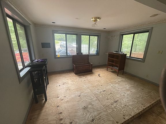 3rd image of 2704 Seneca Ct