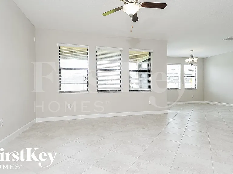 9823 Ivory Dr — Photo 2