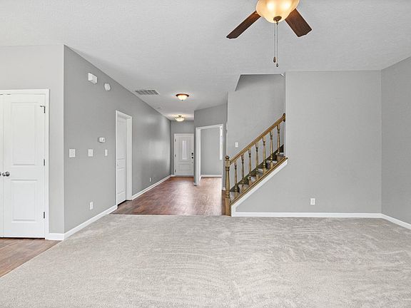 3rd image of 90 Chattan Dr