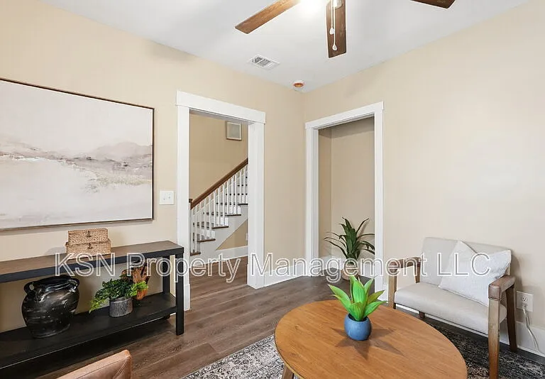 716 W 38th St — Photo 5