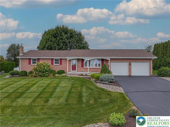 129 Saint Elmo St, Nazareth, PA 18064