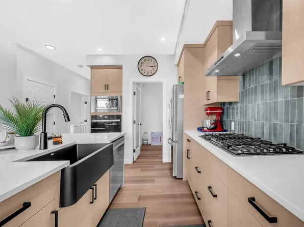 93 S Legacy Reach Cres SE, Calgary, AB T2X 5A5