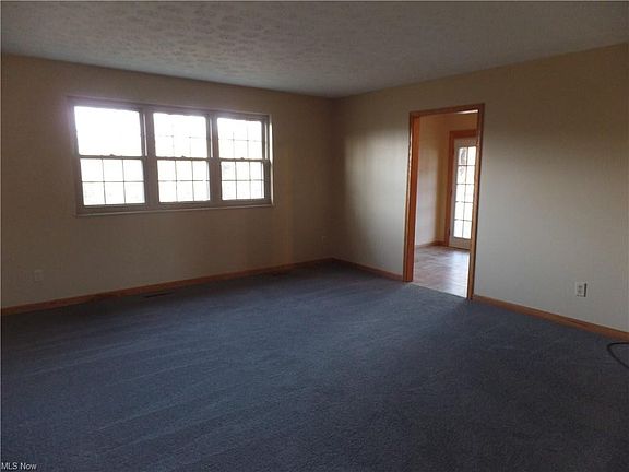 3rd image of 7 Oak Cir