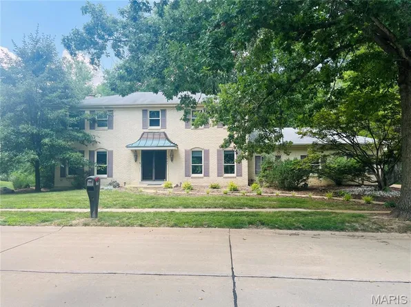 1563 Narrows Dr, Chesterfield, MO 63017