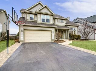 162 Fieldcrest Dr, Bartlett, IL 60103