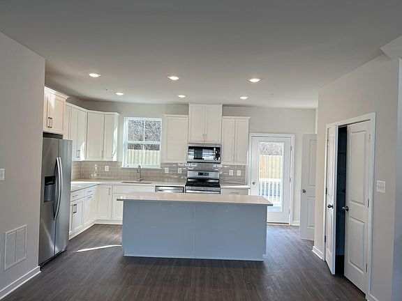 2nd image of 45 Four Leaf Dr