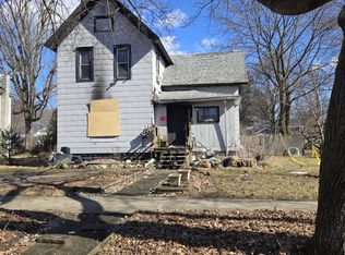 606 8th St, Three Rivers, MI 49093