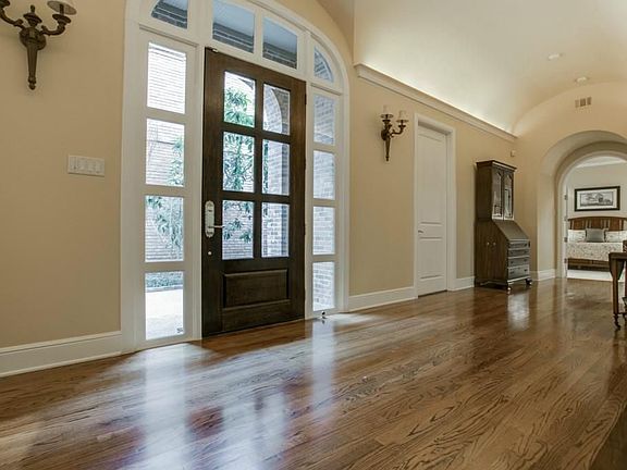 3rd image of 4962 Westbriar Dr