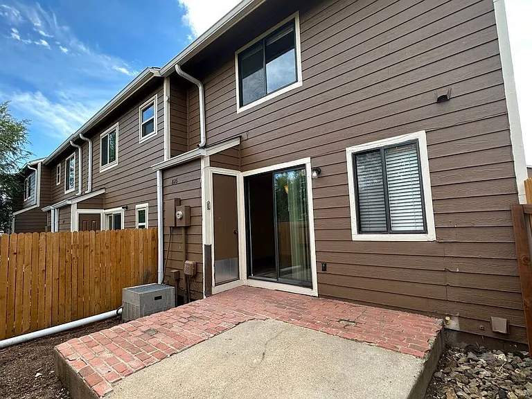 826 London Green Way — Photo 2
