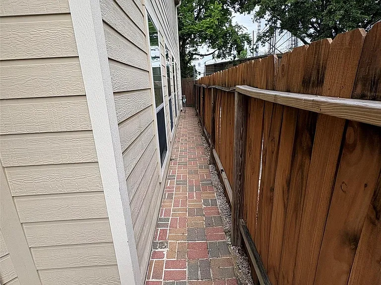 2209 Alabama St #B — Photo 6