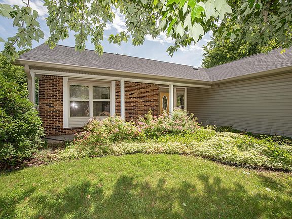 2nd image of 1612 Lionheart Ln