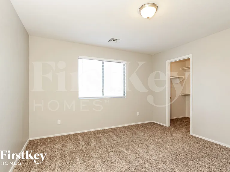 6724 S 49th Dr — Photo 10
