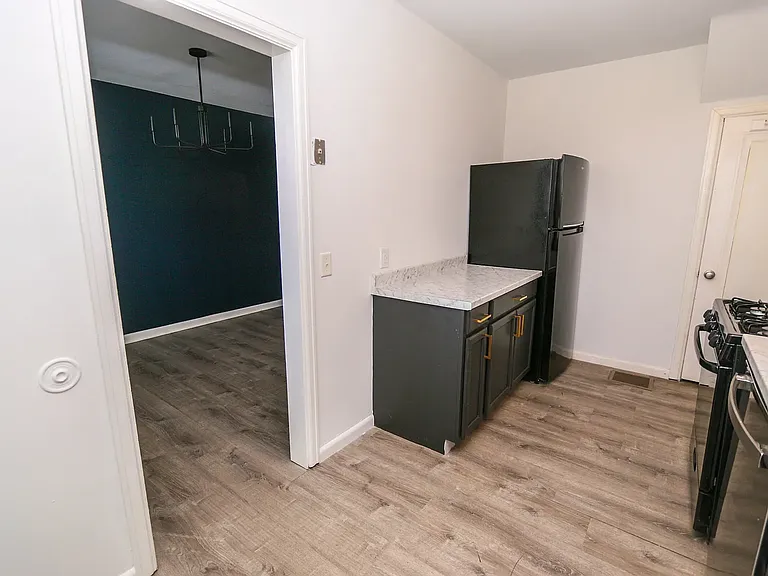 1198 Linwood Ave #1198 — Photo 9