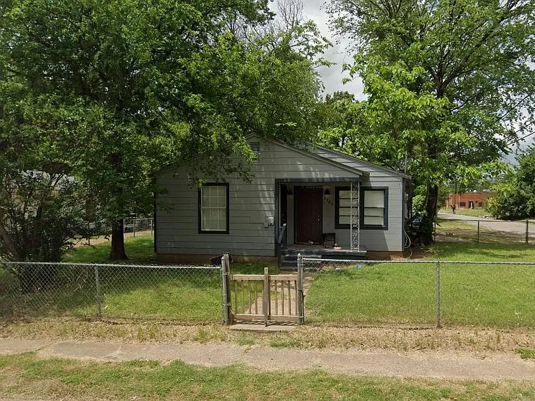 3725 Hancock St — Photo 2