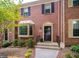 4843 Carriagepark Rd, Fairfax, VA 22032