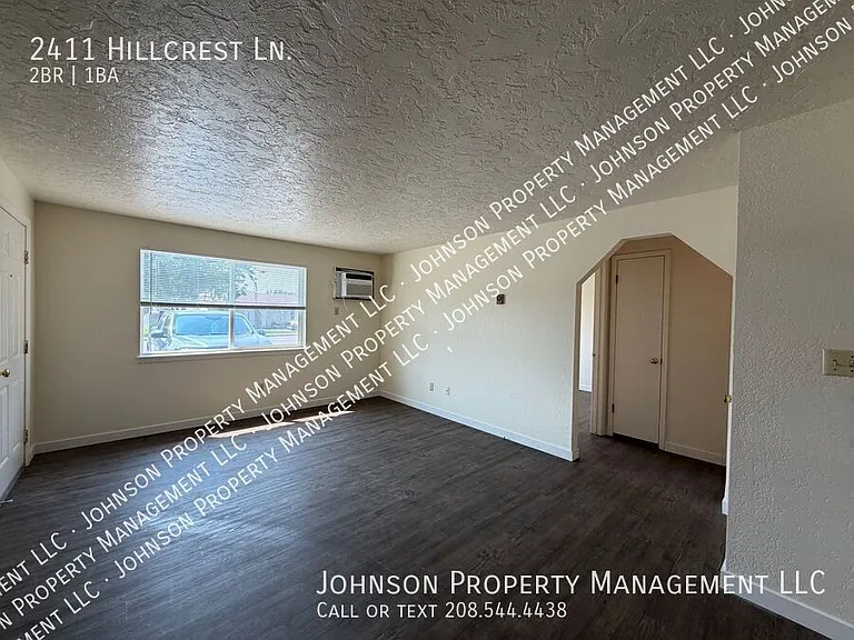 2411 Hillcrest Ln — Photo 8