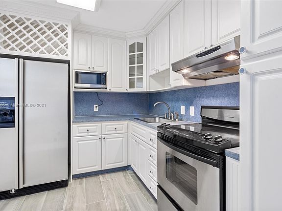 5th image of 3475 N Country Club Dr APT 512