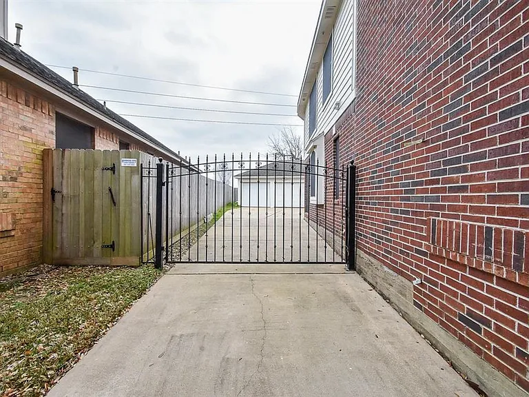 4526 Lakeside Meadow Dr — Photo 29