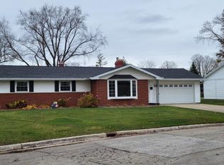 1798 Chateau Dr, Green Bay, WI 54304