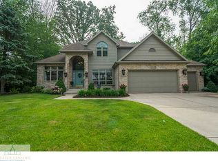 1127 Buckingham Rd, Haslett, MI 48840