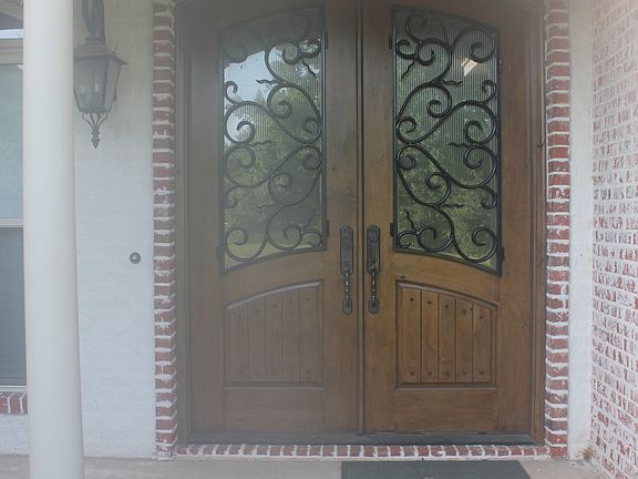 3rd image of 609 Remington Dr