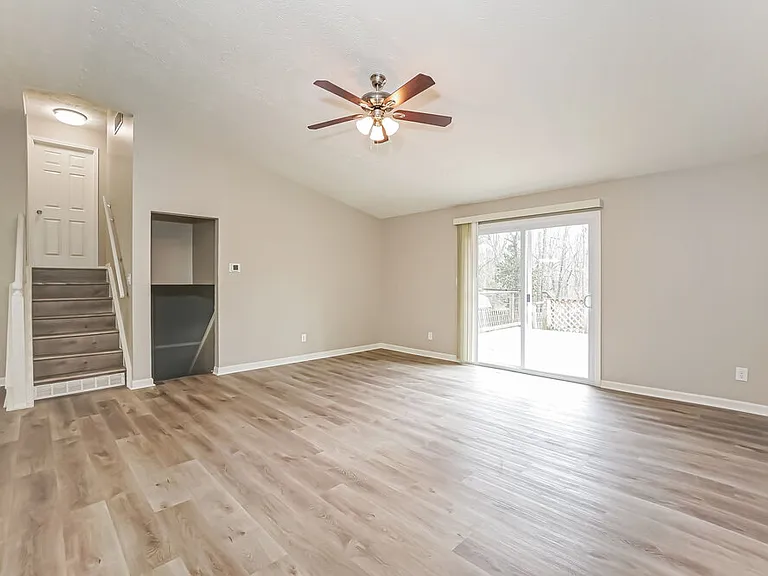 1531 Creekside Ln — Photo 8