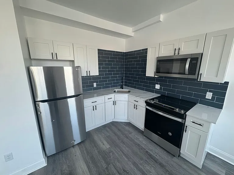 346 N 52nd St #2 — Photo 3