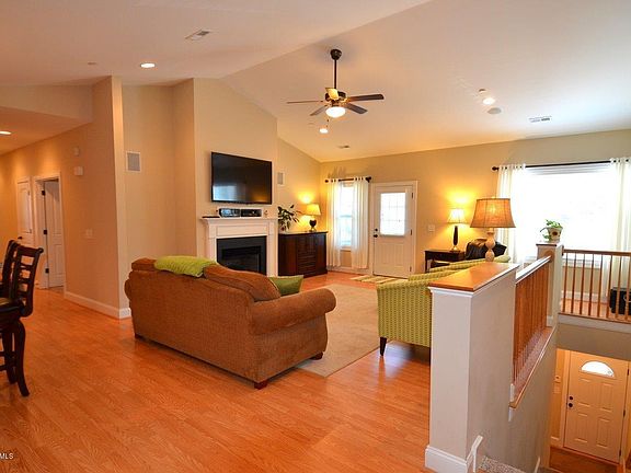 5th image of 1921 Covengton Way #202
