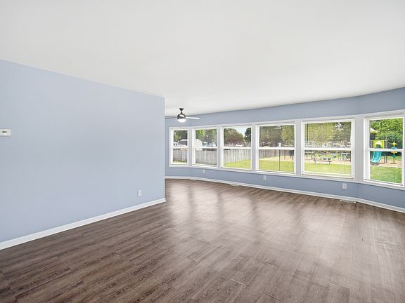 4th image of 165 Hansom Dr