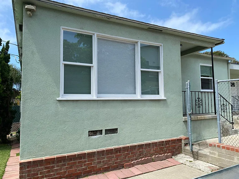 East facing side of 861