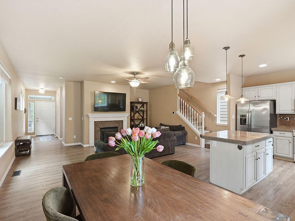 1st image of 61302 Huckleberry Pl