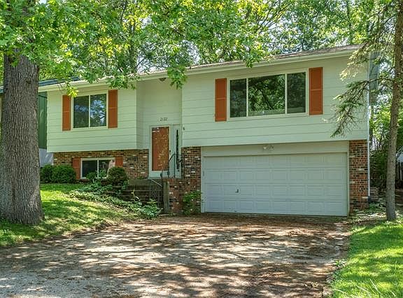 3rd image of 2122 East Dr