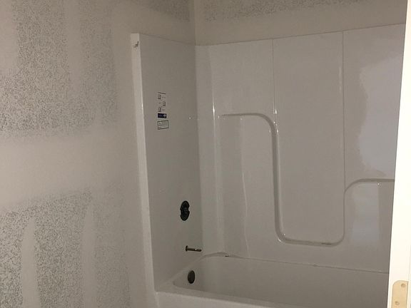 3rd image of 6 Little Borough Ln
