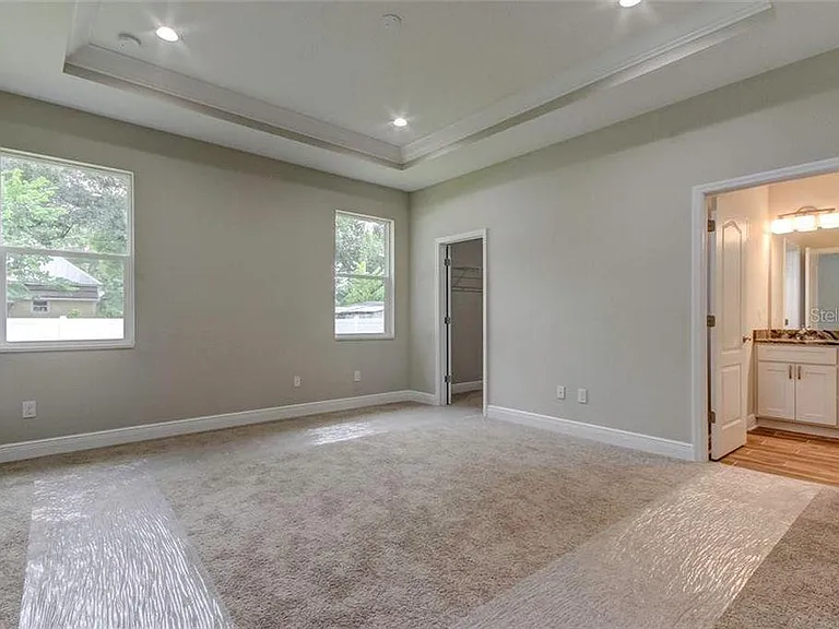 2309 W Saint John St — Photo 15