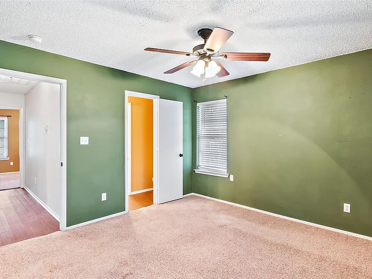525 Baldwin St — Photo 9