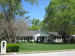 5th image of 501 E Seven Oaks Dr