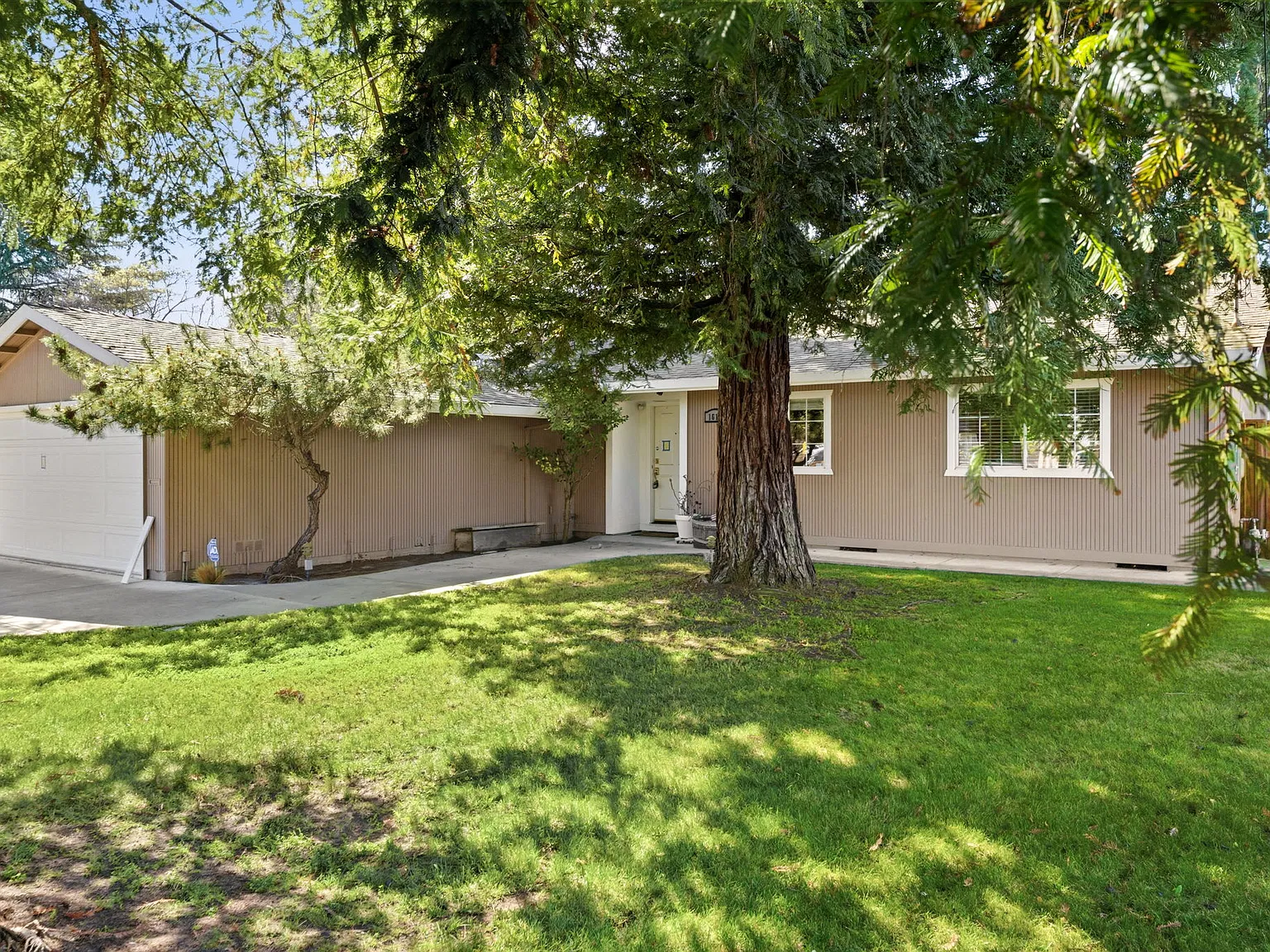 3 bed, 1198 sqft, $4,200 — Photo 2
