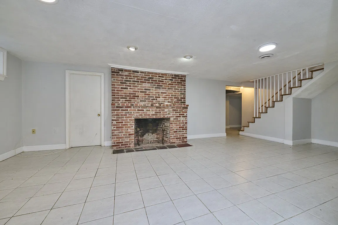 4 bed, 1657 sqft, $4,200 — Photo 2