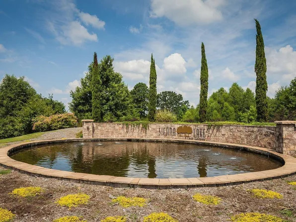 9 Sienna Lake Cv, Little Rock, AR 72210