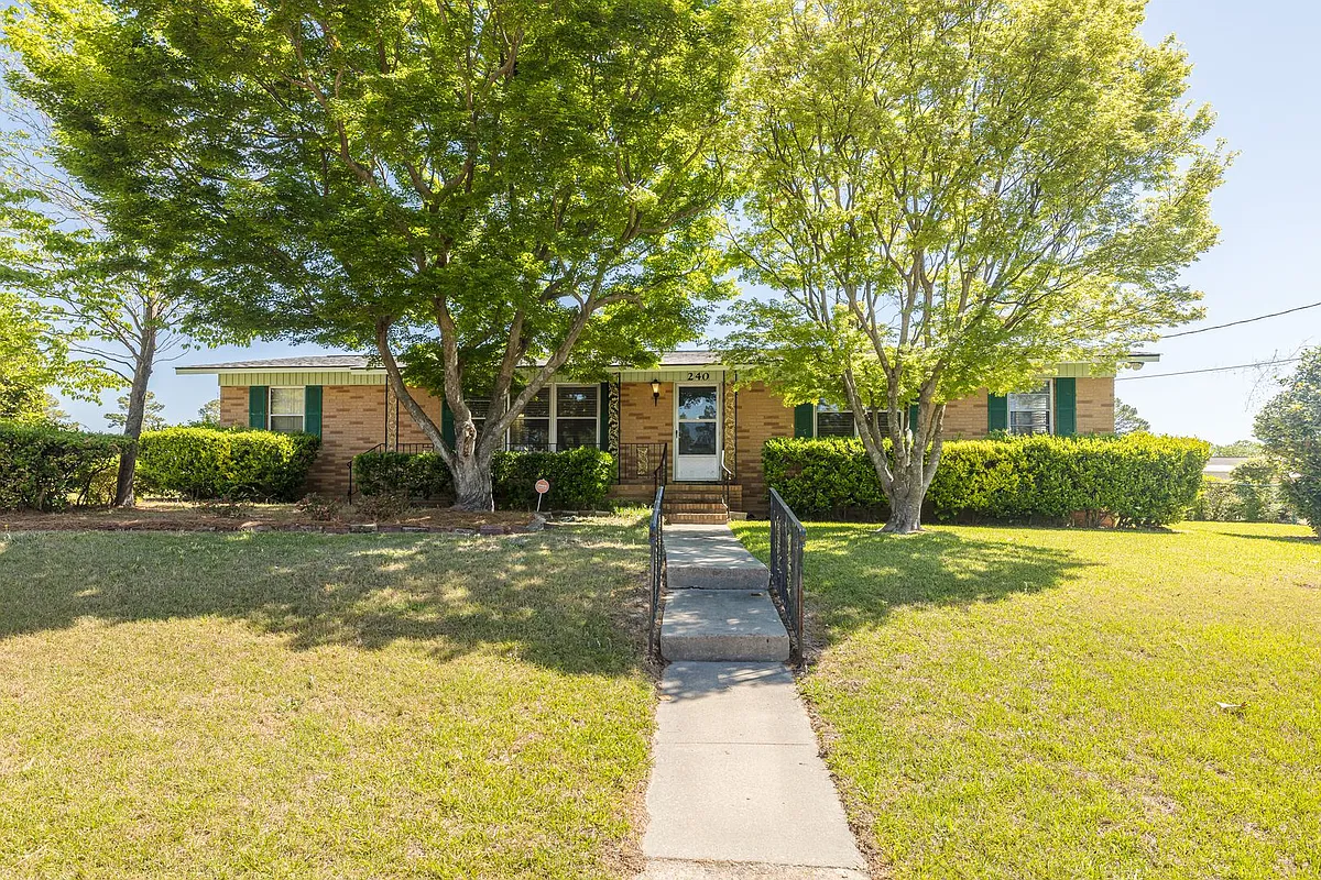 Building Photo - 240 Maywood Dr