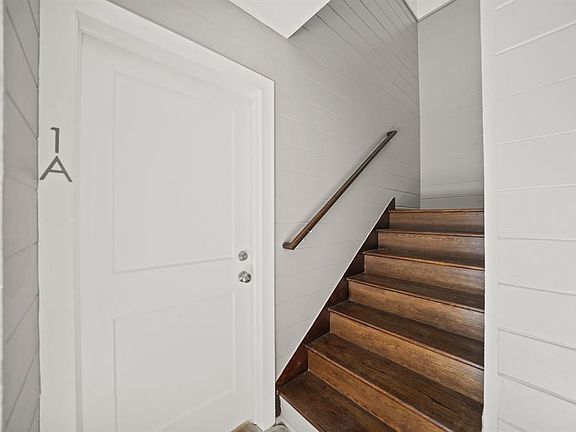 2nd image of 520 Lovett Blvd APT 1A