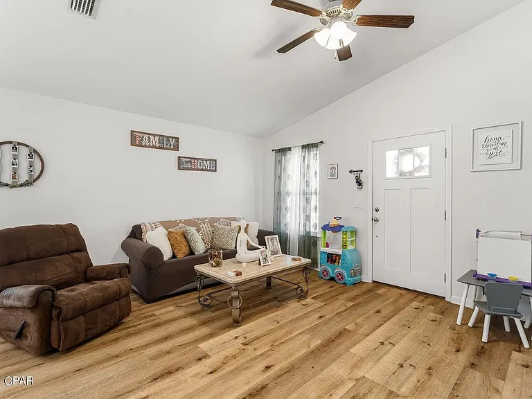411 Raven Ln — Photo 13