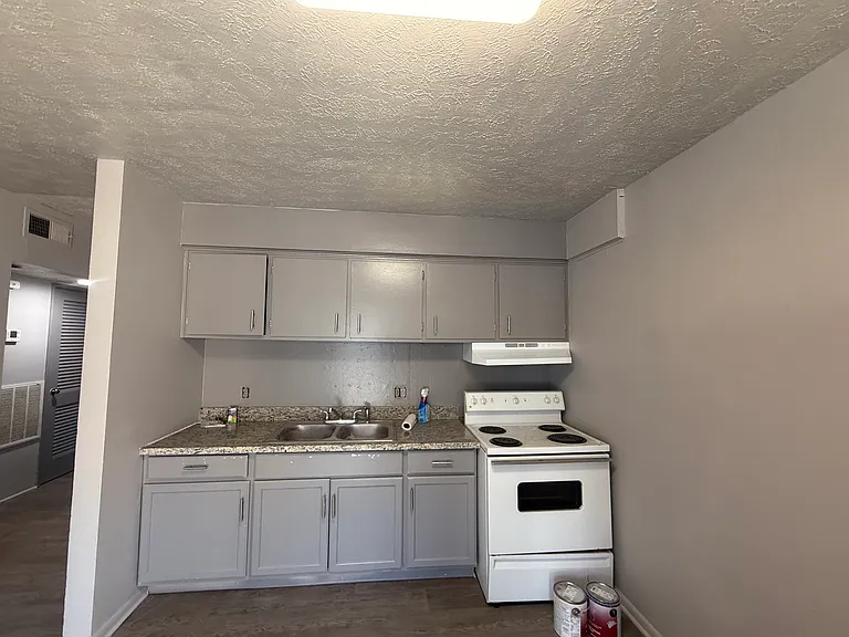 802 W 25th St #B — Photo 7