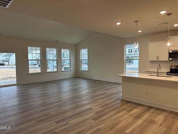 3rd image of 649 Hipwood Dr