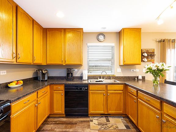 4th image of 146 N Ellis Dr
