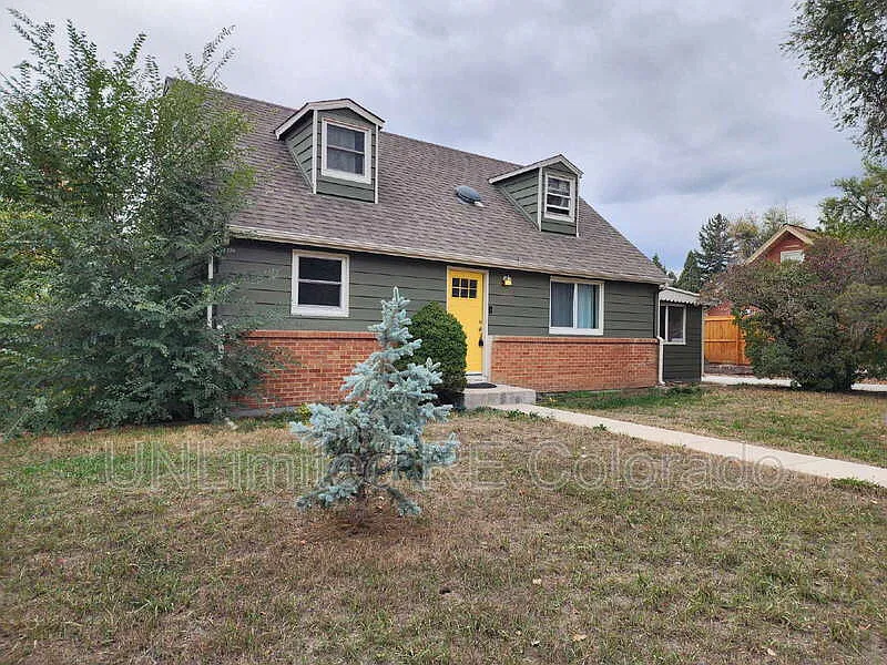 5 bed, 2.0 bath, 2194 sqft, $3,250 — Photo 2