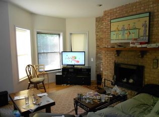 1026 W Dakin St #1 W, Chicago, IL 60613