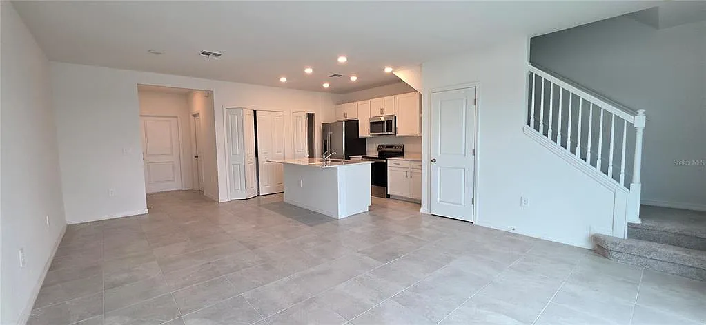3 bed, 2.5 bath, 1414 sqft, $2,400 — Photo 4