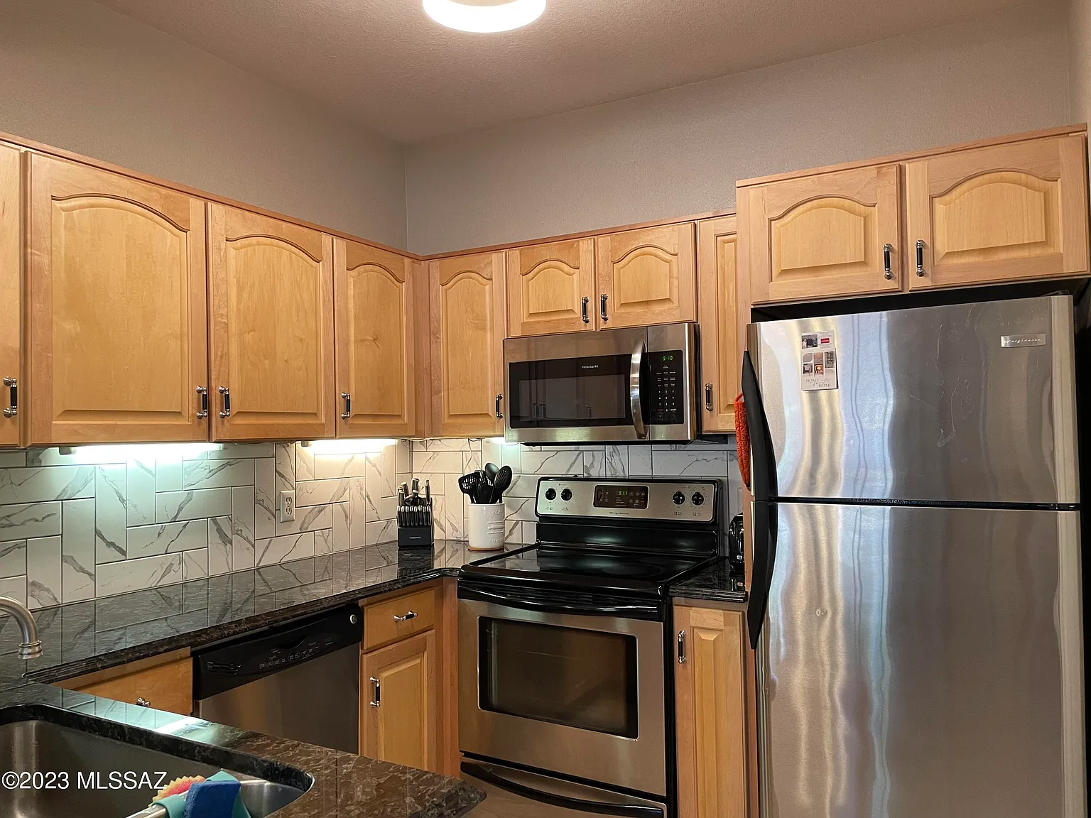3 bed, 2.0 bath, 1268 sqft, $2,000 — Photo 3