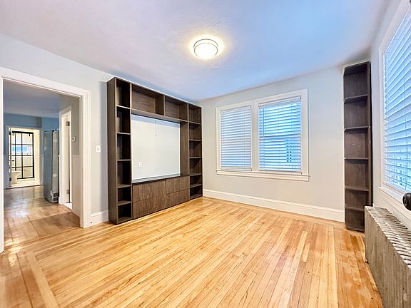 3rd image of 419 Maple Ave #A